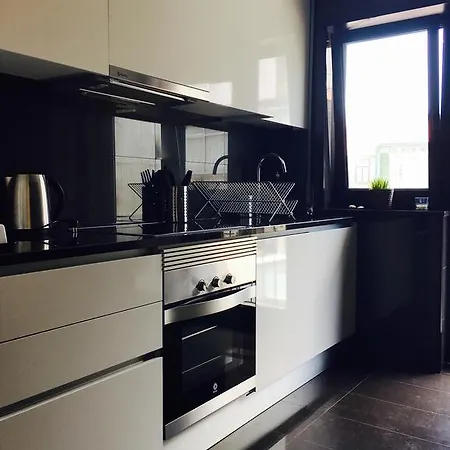 Apartment Live In